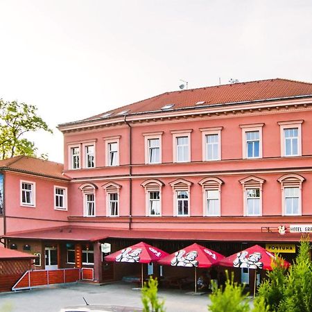 亚罗梅日大酒店 Jaroměř 外观 照片
