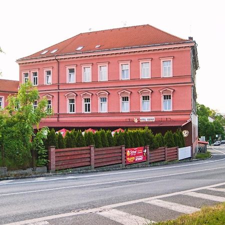 亚罗梅日大酒店 Jaroměř 外观 照片