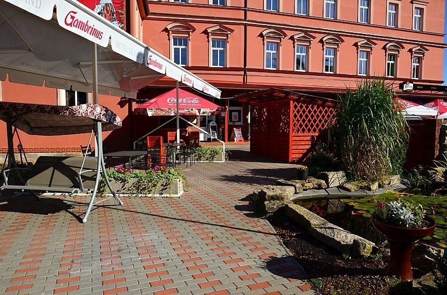 亚罗梅日大酒店 Jaroměř 外观 照片