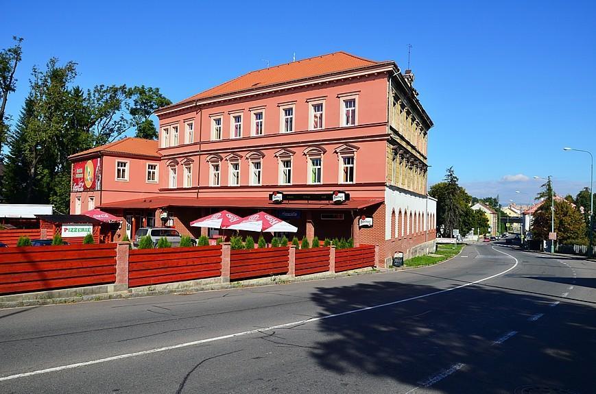亚罗梅日大酒店 Jaroměř 外观 照片